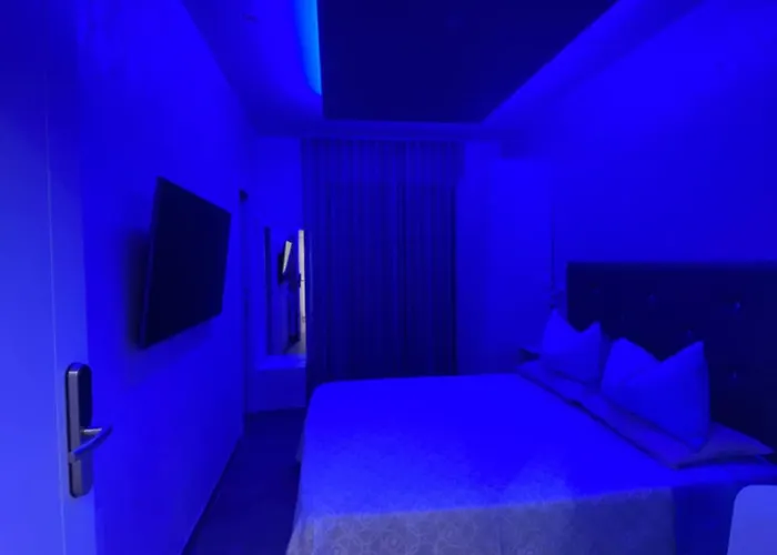 Domus Cinecitta Bed & Breakfast 4*